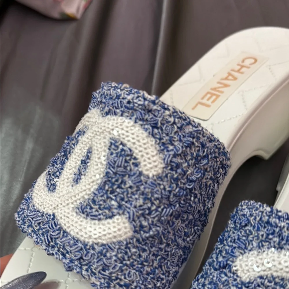 Chanel Blue and White Sandals with Iconic Design - Picture 4 of 7